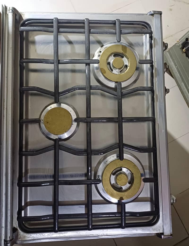 Cooking Range with wheels. (movable) 2