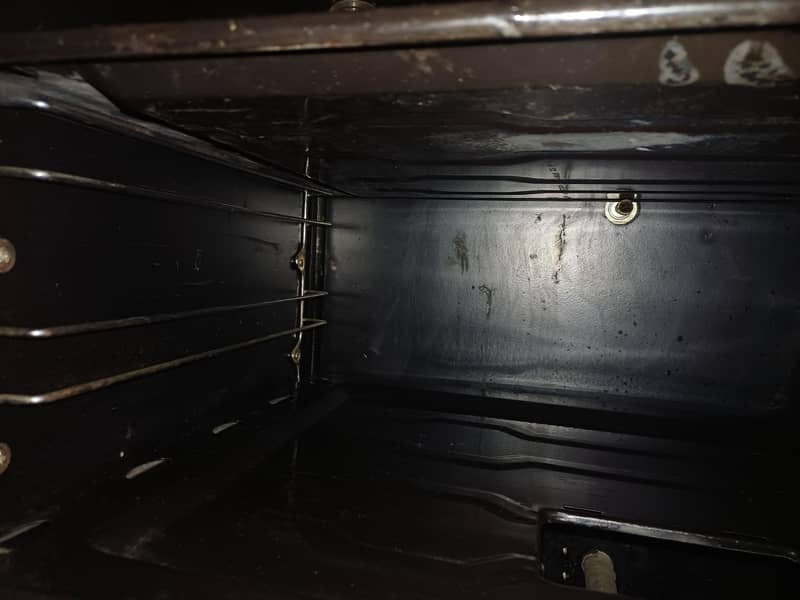 Cooking Range with wheels. (movable) 8