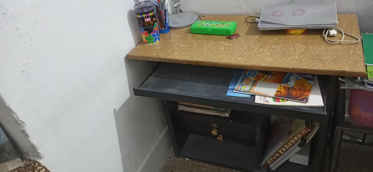 computer or study or laptop table 0