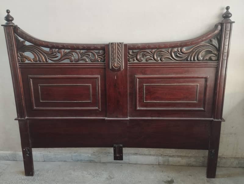 solid wooden king size bed 0