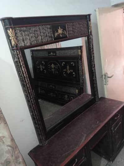 Mirror Shawchase, Barten Almari & istri stand for Sale