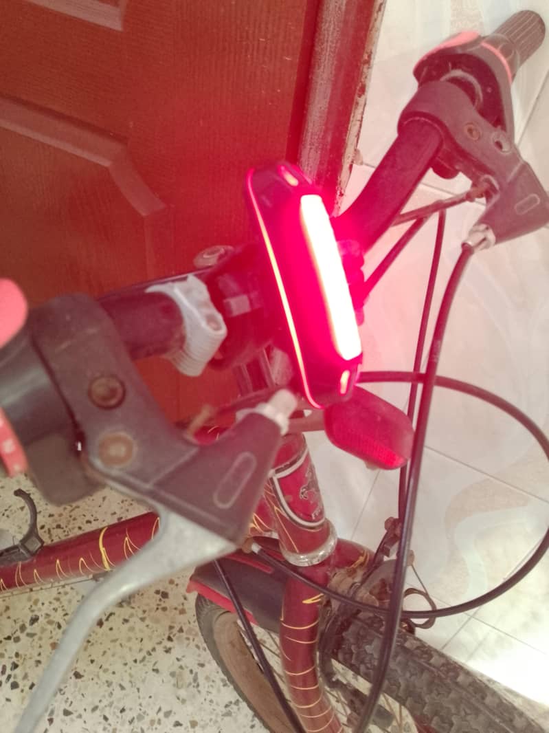 10/10 Condition Cycle – With Light & Cable 4