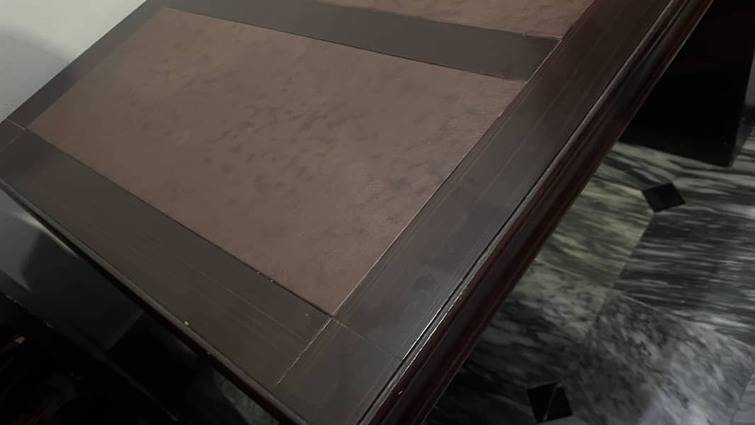 Office table full size 1