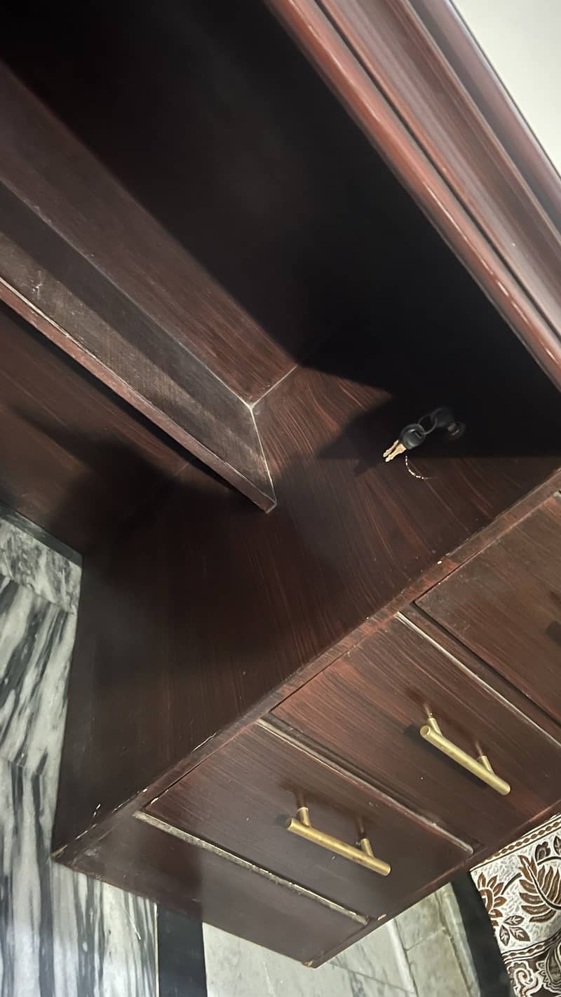 Office table full size 2