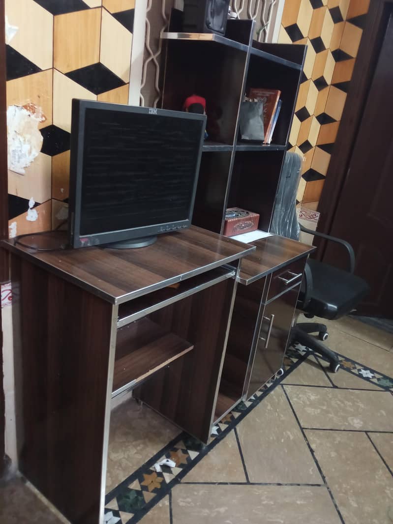 Computer Table vs chair 2