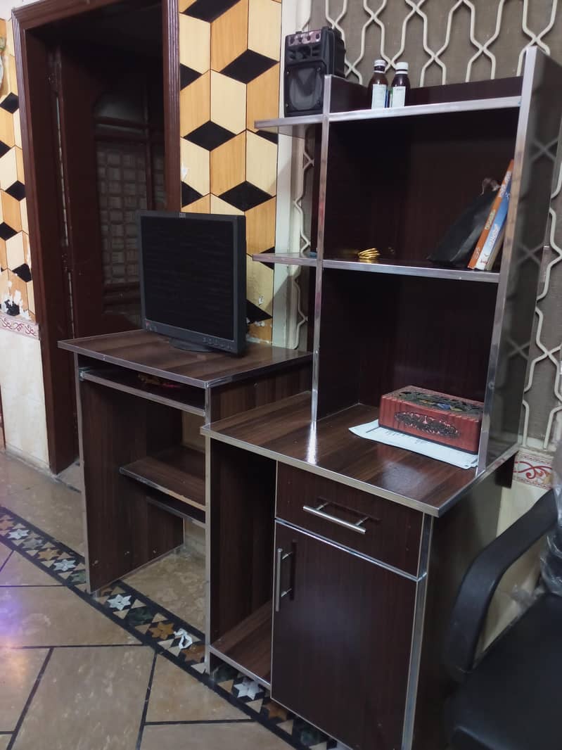 Computer Table vs chair 3