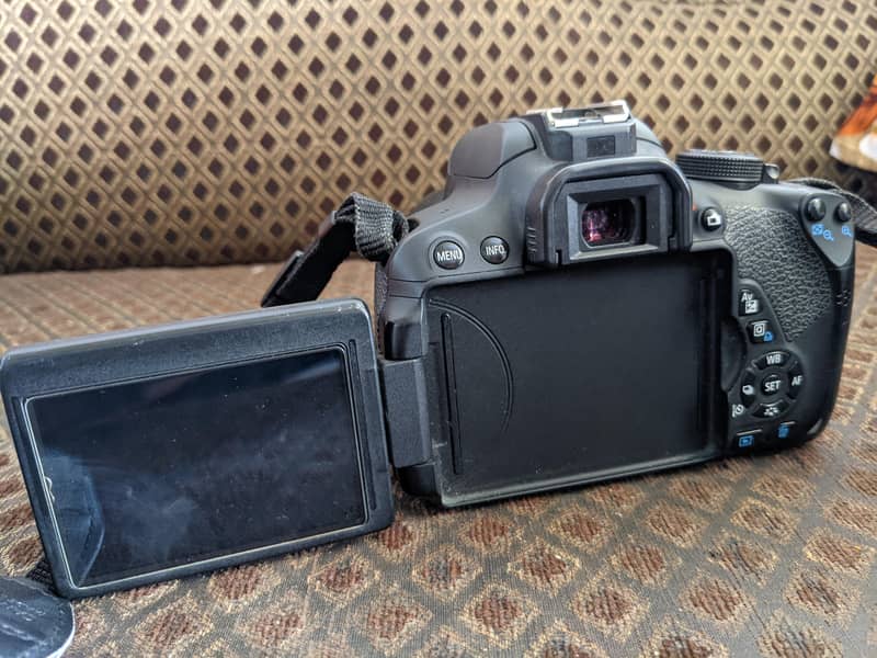 Canon EOS 700D DSLR 1