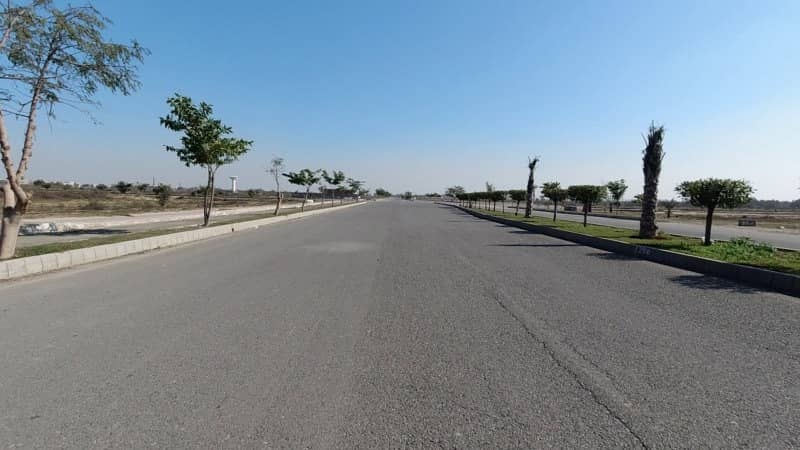 Residential Plot For Grabs In 5 Marla Lahore 1