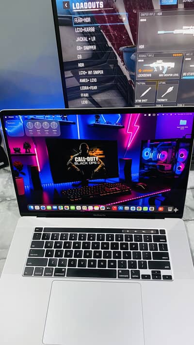 Macbook pro core i7 9th genration 16” 2019