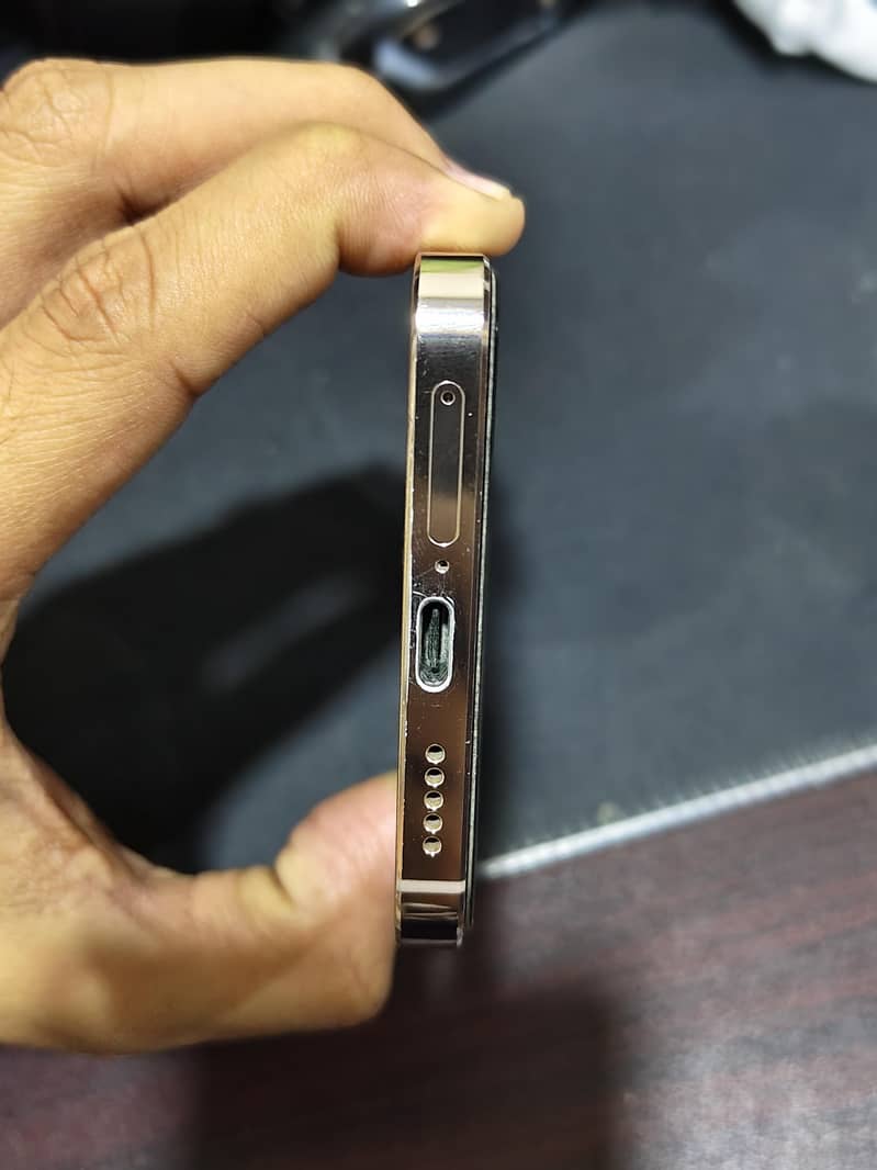 Vivo v23 5G Gold Color - Mobile Phones - 1107338039