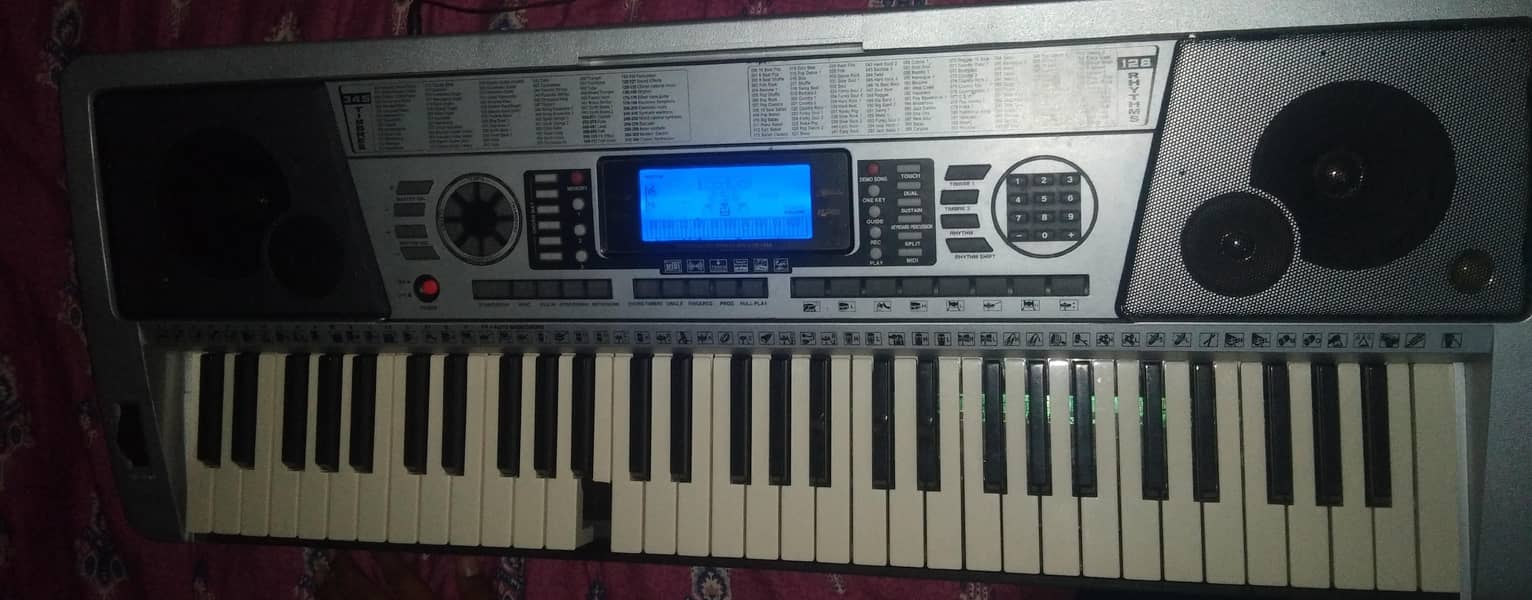 Keyboard in good condition 8