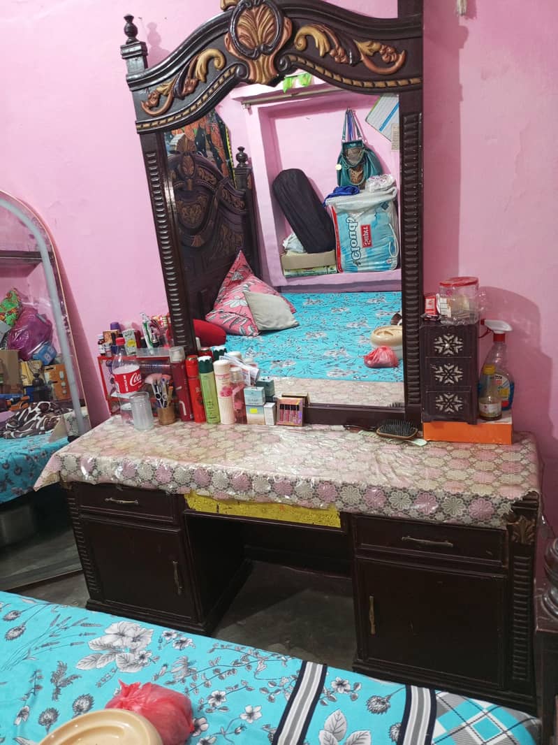 bed set with dressing 1