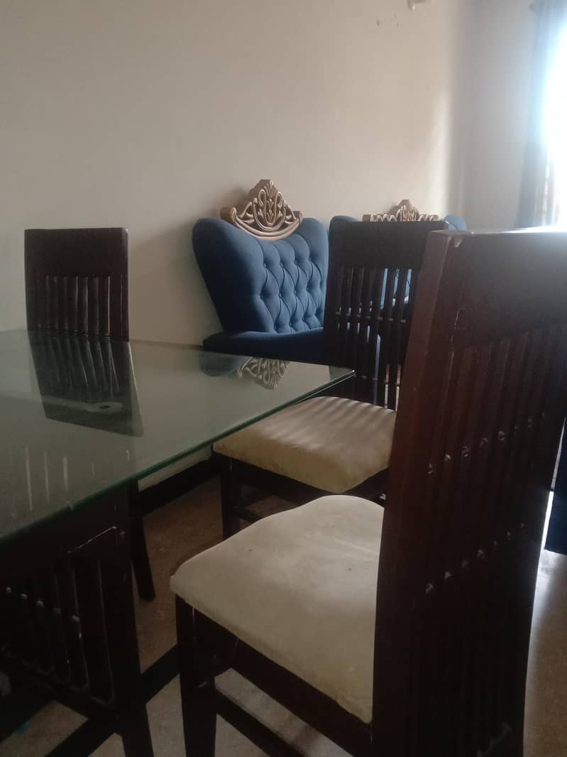 Dinning table with 6 chairs 0