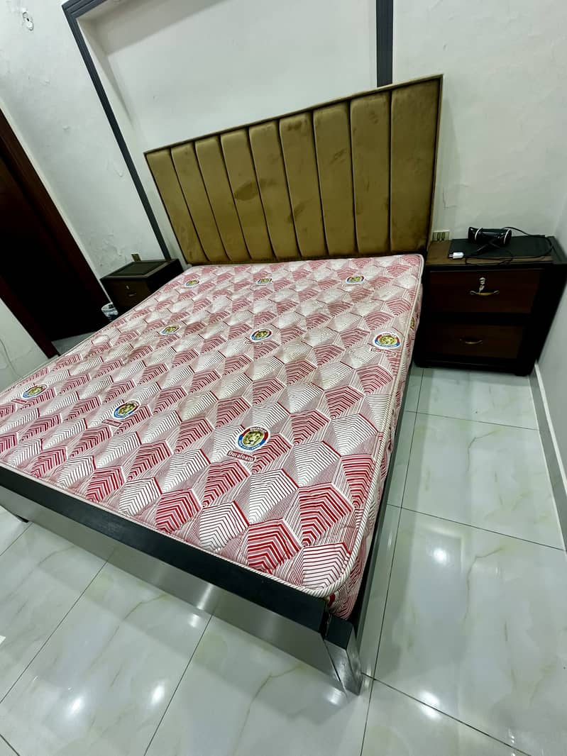 Bed with Sidetables 1