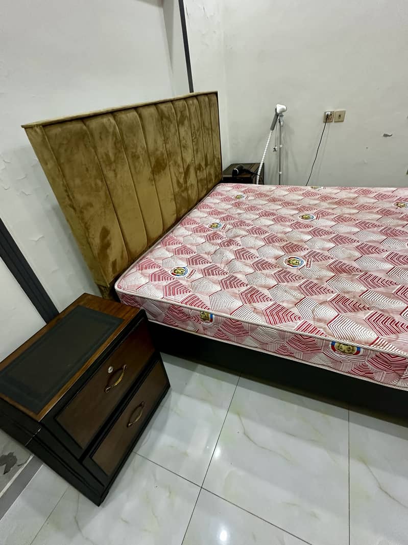 Bed with Sidetables 3