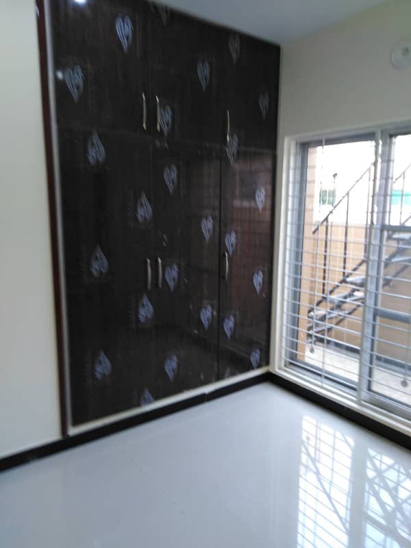 Separate Gate Like New 10 Marla Upper Portion For Rent In Janiper Sector C Block Bahria Town Lahore 3
