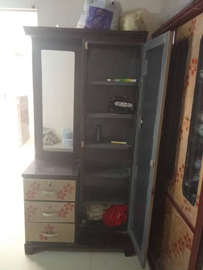 selling my iron showcase and dressing only 6 month used