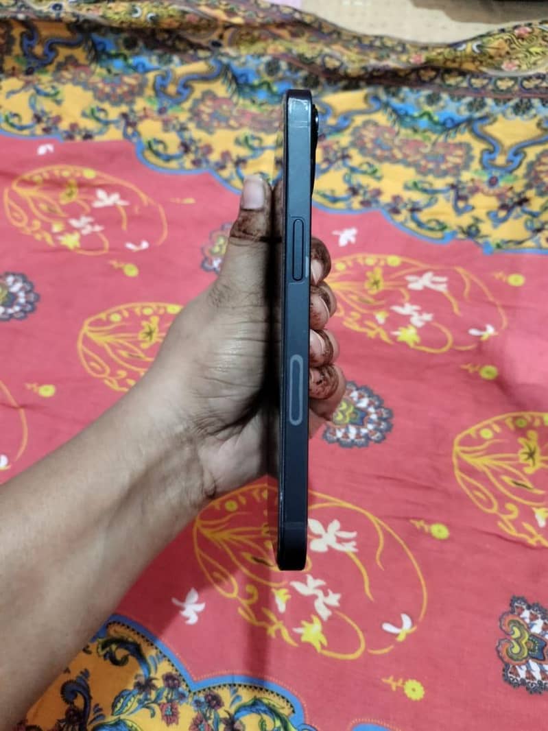 Iphone 13 4
