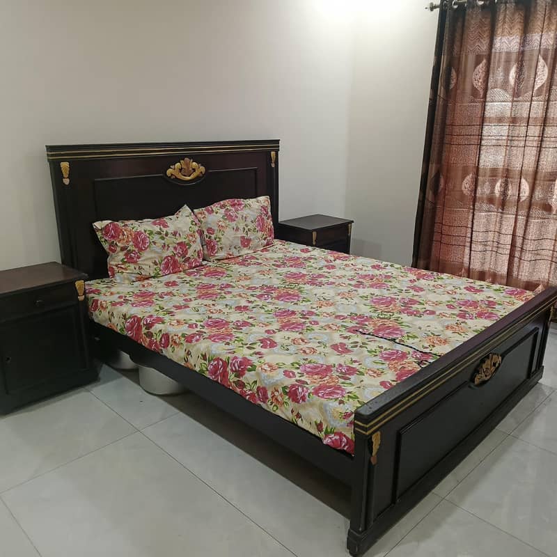 solid wooden bed set 0