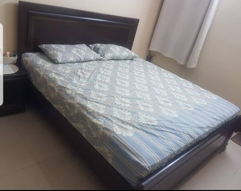 Double Bed With Side Table 0
