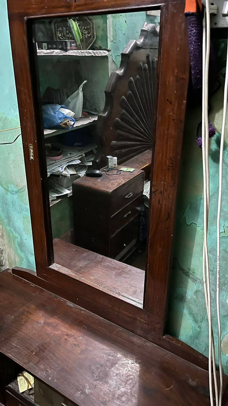 Dressing table 0