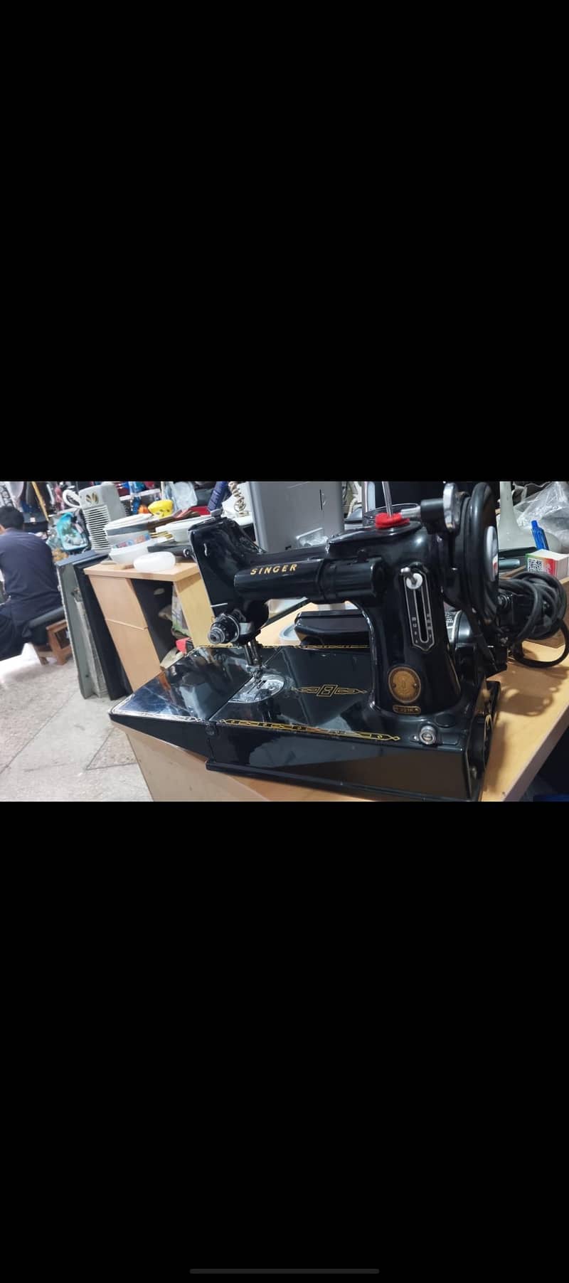 Singer 221K Featherweight Sewing Machine 1