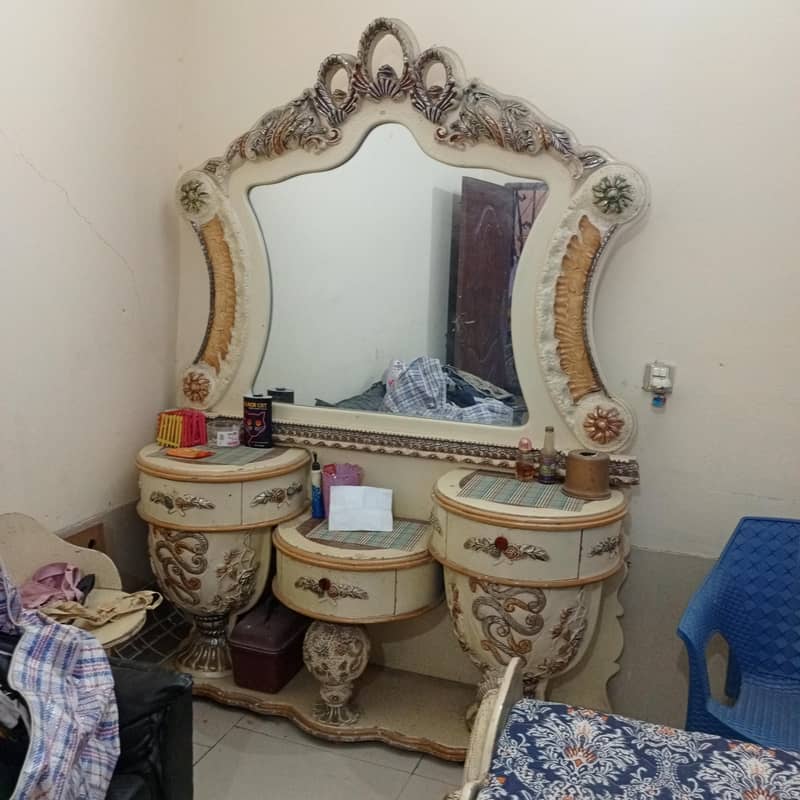 king size bed, dressing or side tables 0