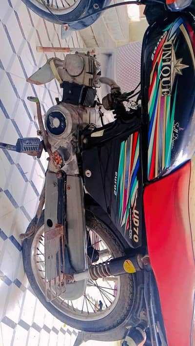 یونیک ماڈل 2018