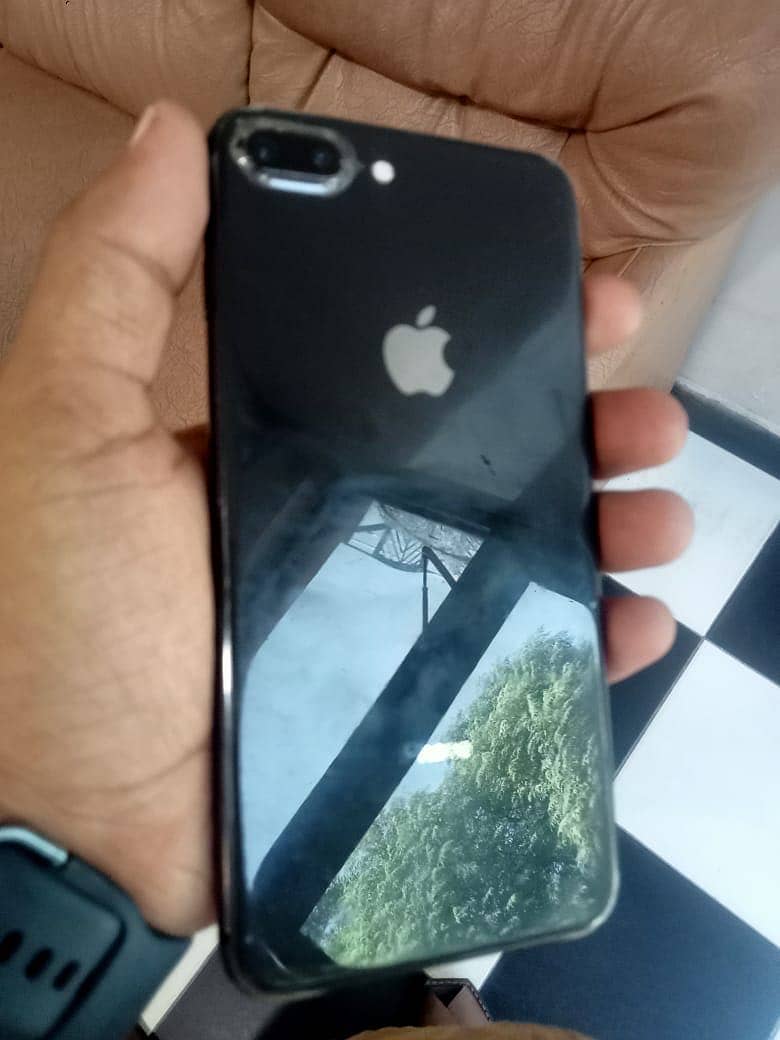 iPhone 8 Plus 6