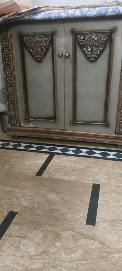 Iron Stand – Strong & Durable (Used)