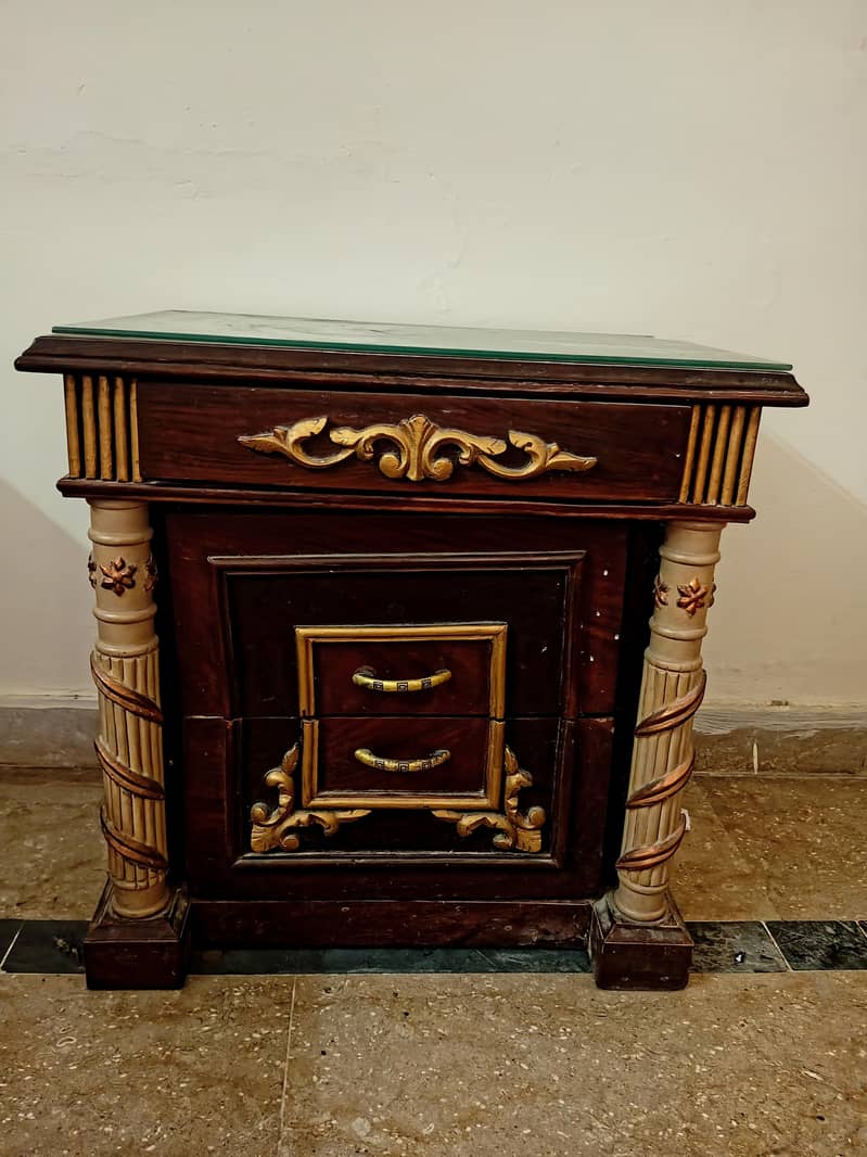 king bed,2side table and dressing table 3