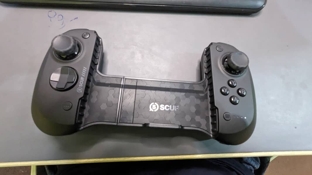 Scuf Nomad Controller for Iphones 1