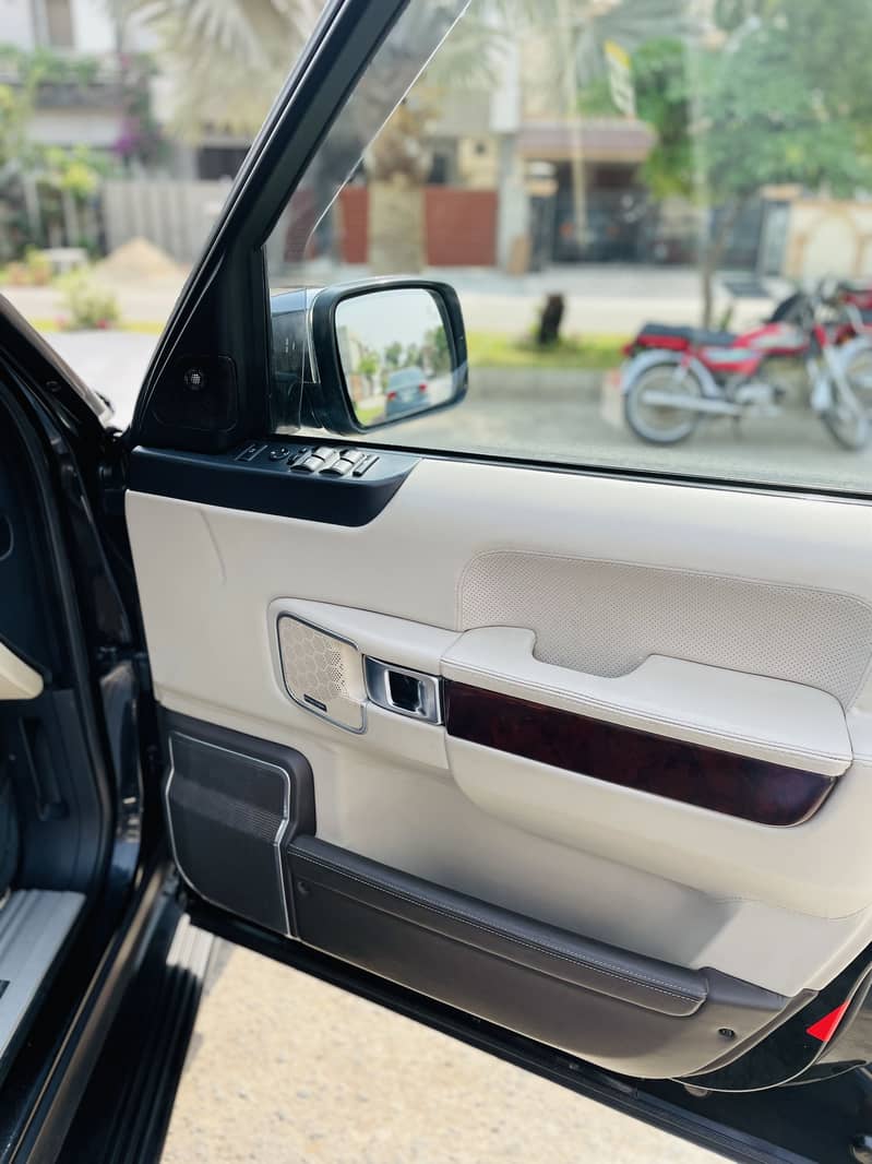 RANGE ROVER 9