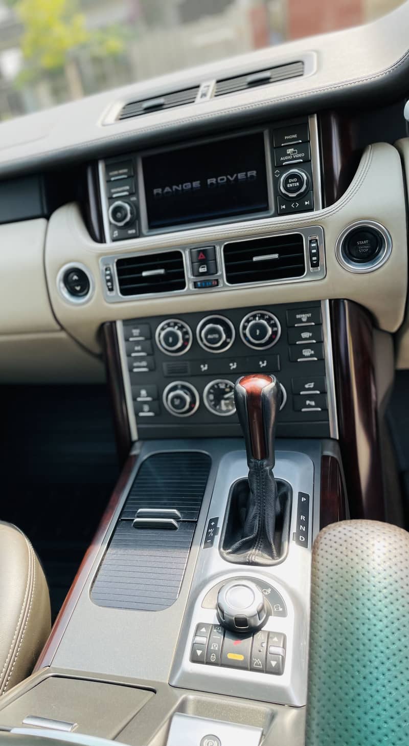 RANGE ROVER 12