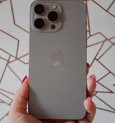 15pro natural titanium 256gb 91bh 10/10