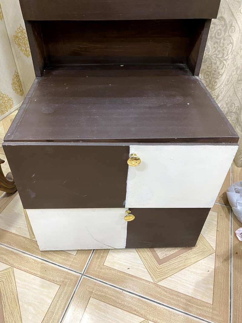 Dining Table, Almari, Mirror 2