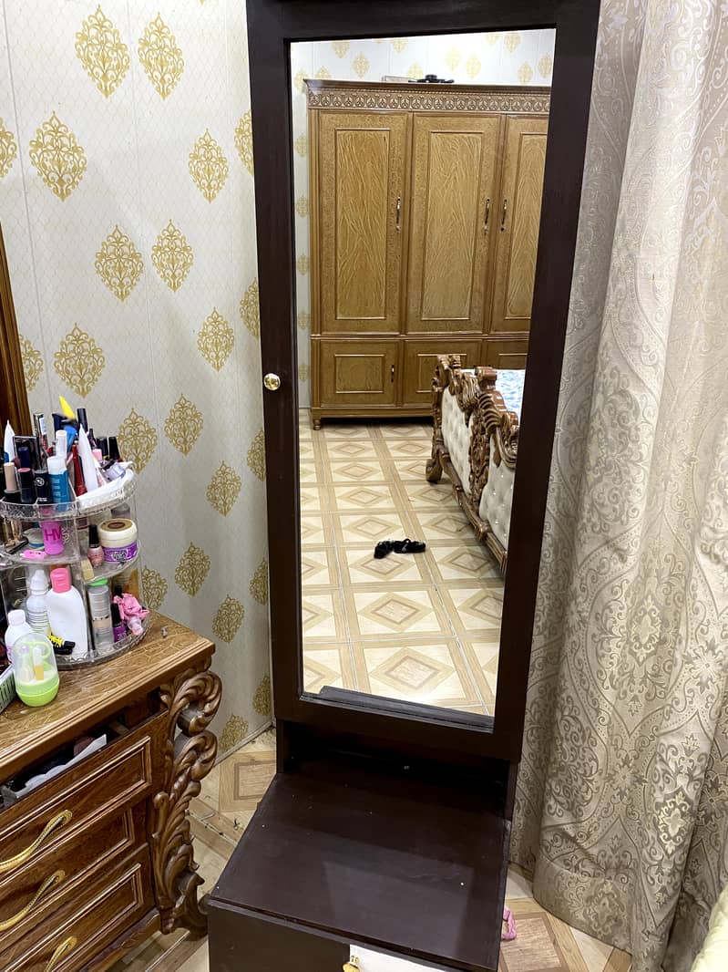 Dining Table, Almari, Mirror 3