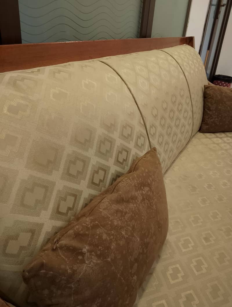 3 SEATER SOFA 6
