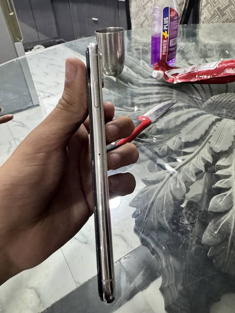 IPHONE XS MAX  64 gb 3