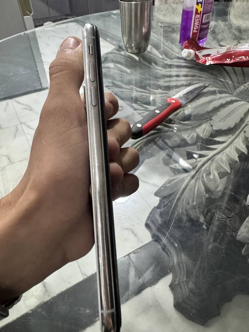 IPHONE XS MAX  64 gb 4