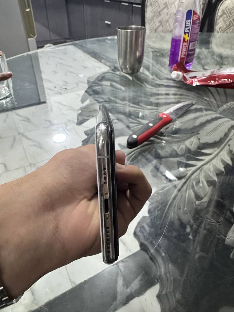 IPHONE XS MAX  64 gb 5