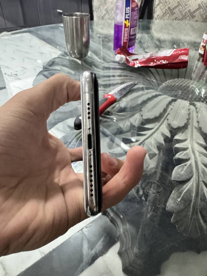 IPHONE XS MAX  64 gb 7