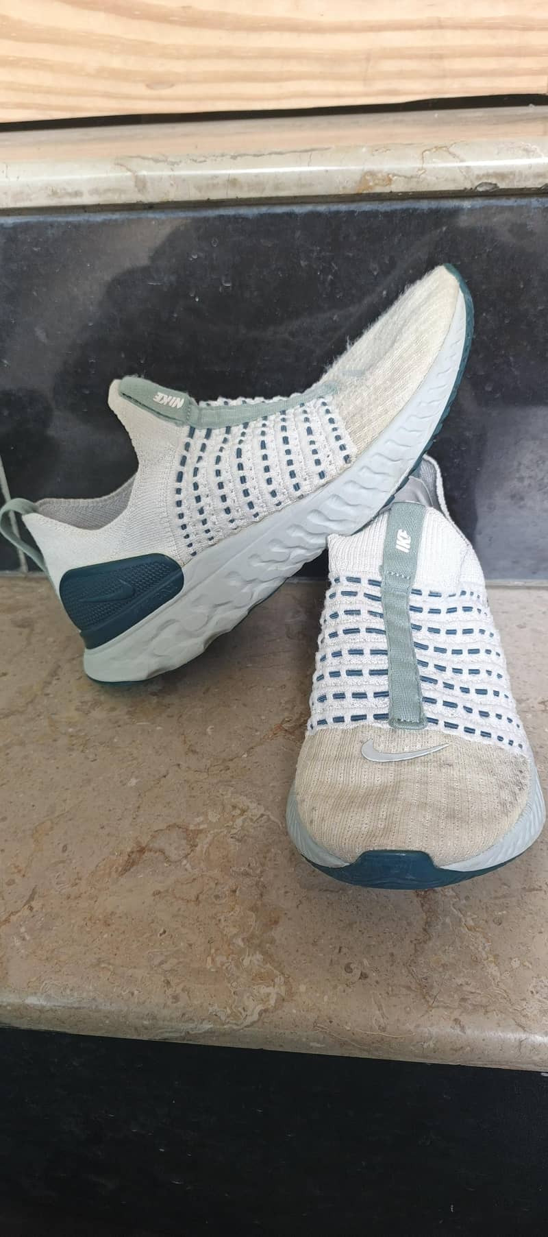 NIKE REACT RUNNING SHOES 2