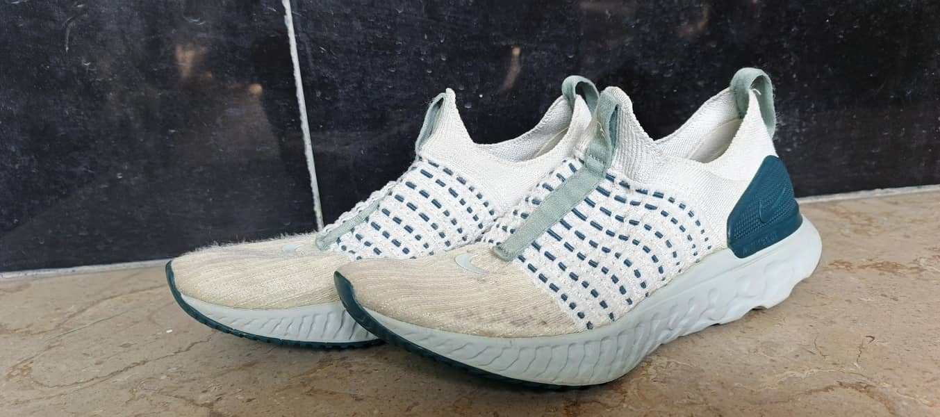 NIKE REACT RUNNING SHOES 3