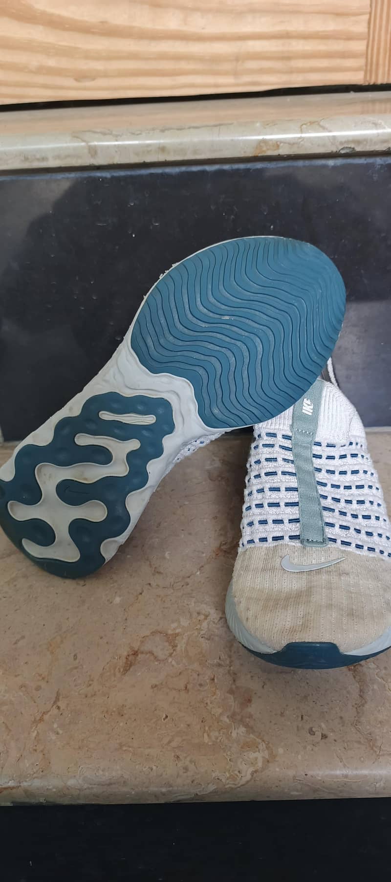 NIKE REACT RUNNING SHOES 4