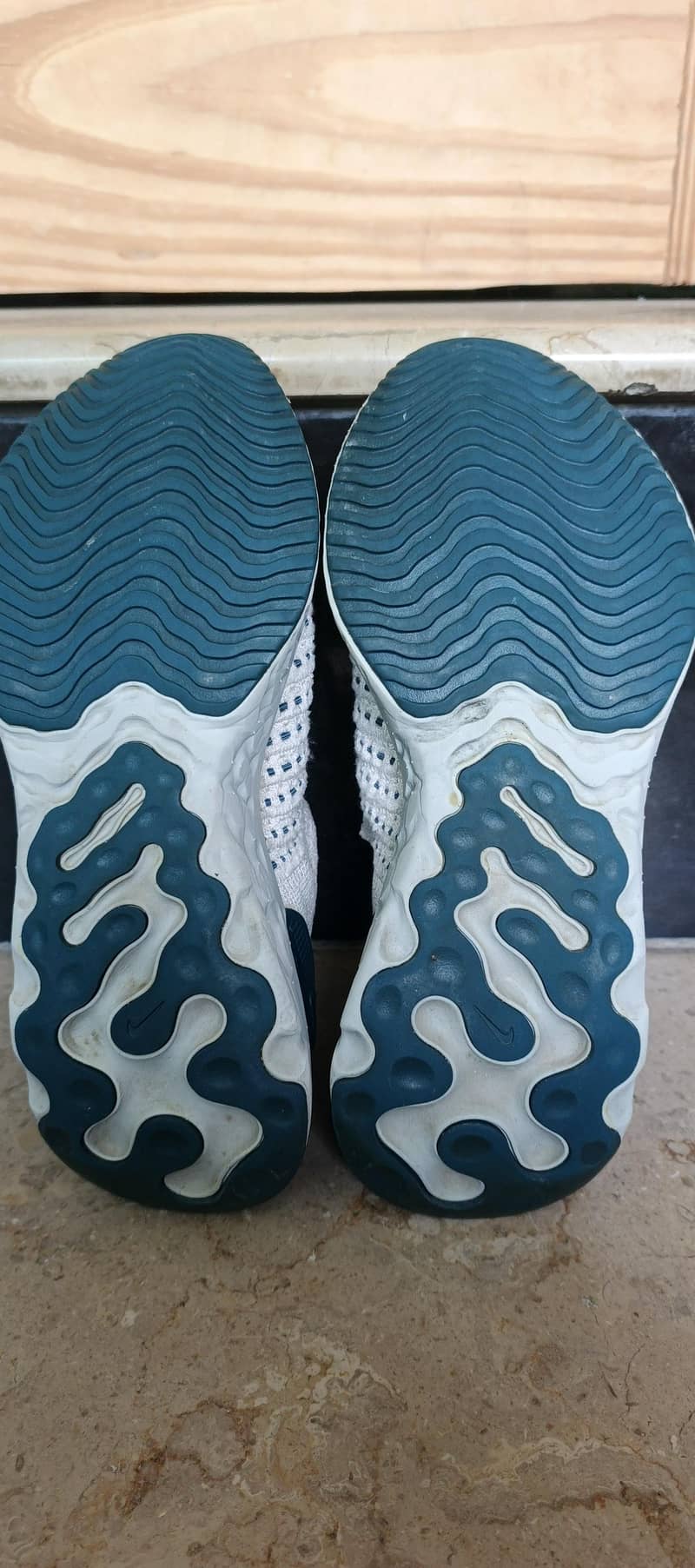 NIKE REACT RUNNING SHOES 5