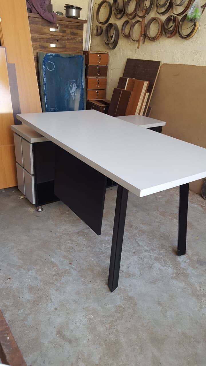 Wall to Wall Workstations , Wall facing workstations 2