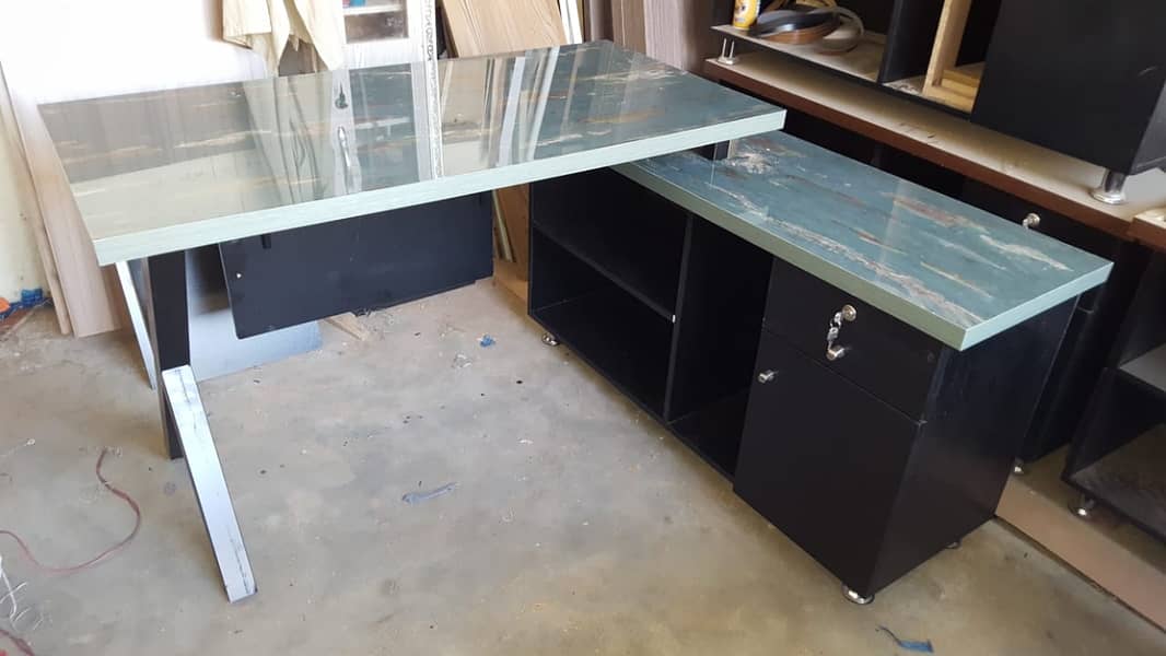 Wall to Wall Workstations , Wall facing workstations 6