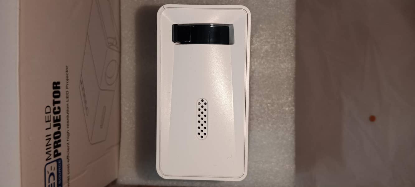 Mini Multimedia Projector 12