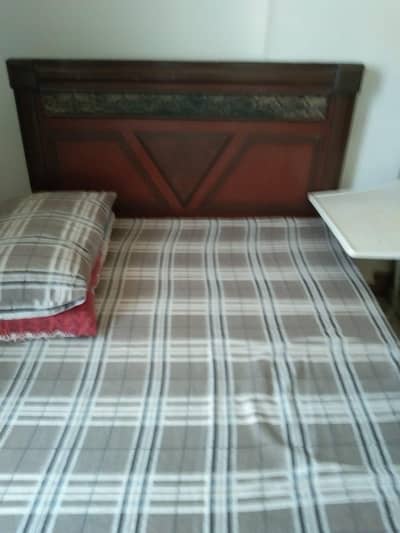 single bed with metress